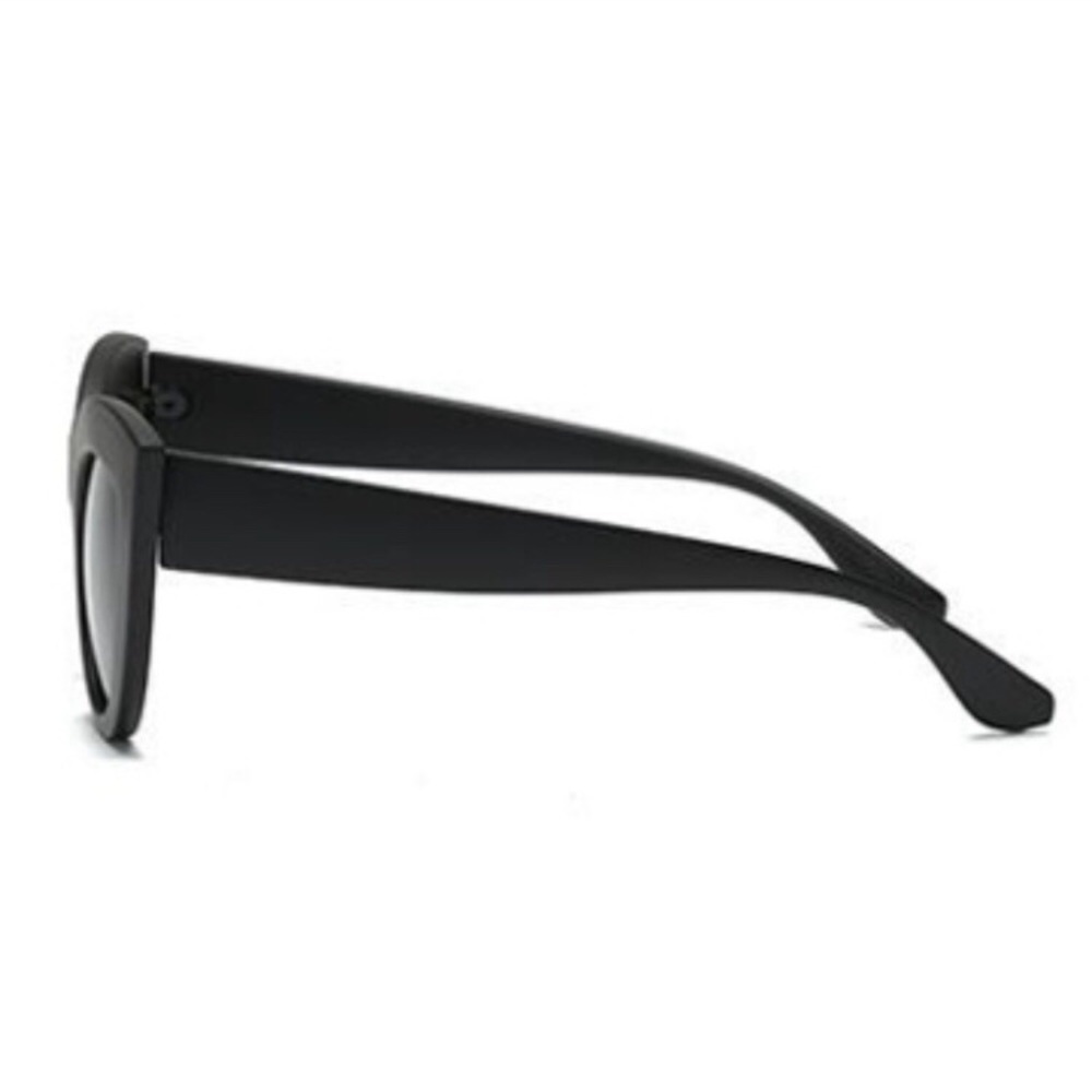 Black-Matte Cat-Eye Sunglasses ๐ถ - Picture 3 of 6